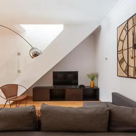 Liberty Penthouse Three-bedroom - By Lu Holidays Apartment *