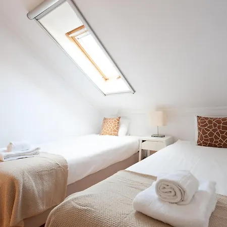 Liberty Penthouse Three-bedroom - By Lu Holidays