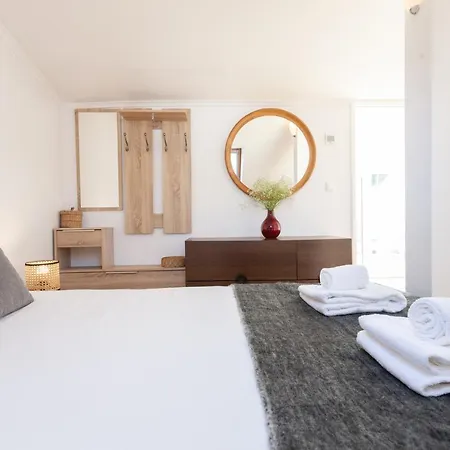 Liberty Penthouse Three-bedroom - By Lu Holidays