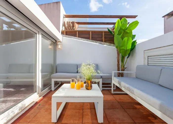 Liberty Penthouse Three-bedroom - By Lu Holidays *