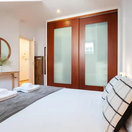 Liberty Penthouse Three-bedroom - By Lu Holidays 아파트 리스본